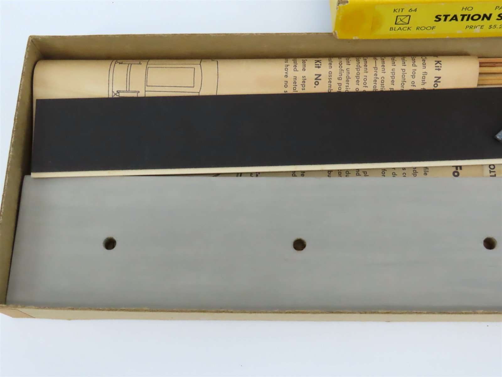 HO 1/87 Scale E. Suydam Kit 64 Station Shed w/ Black Roof