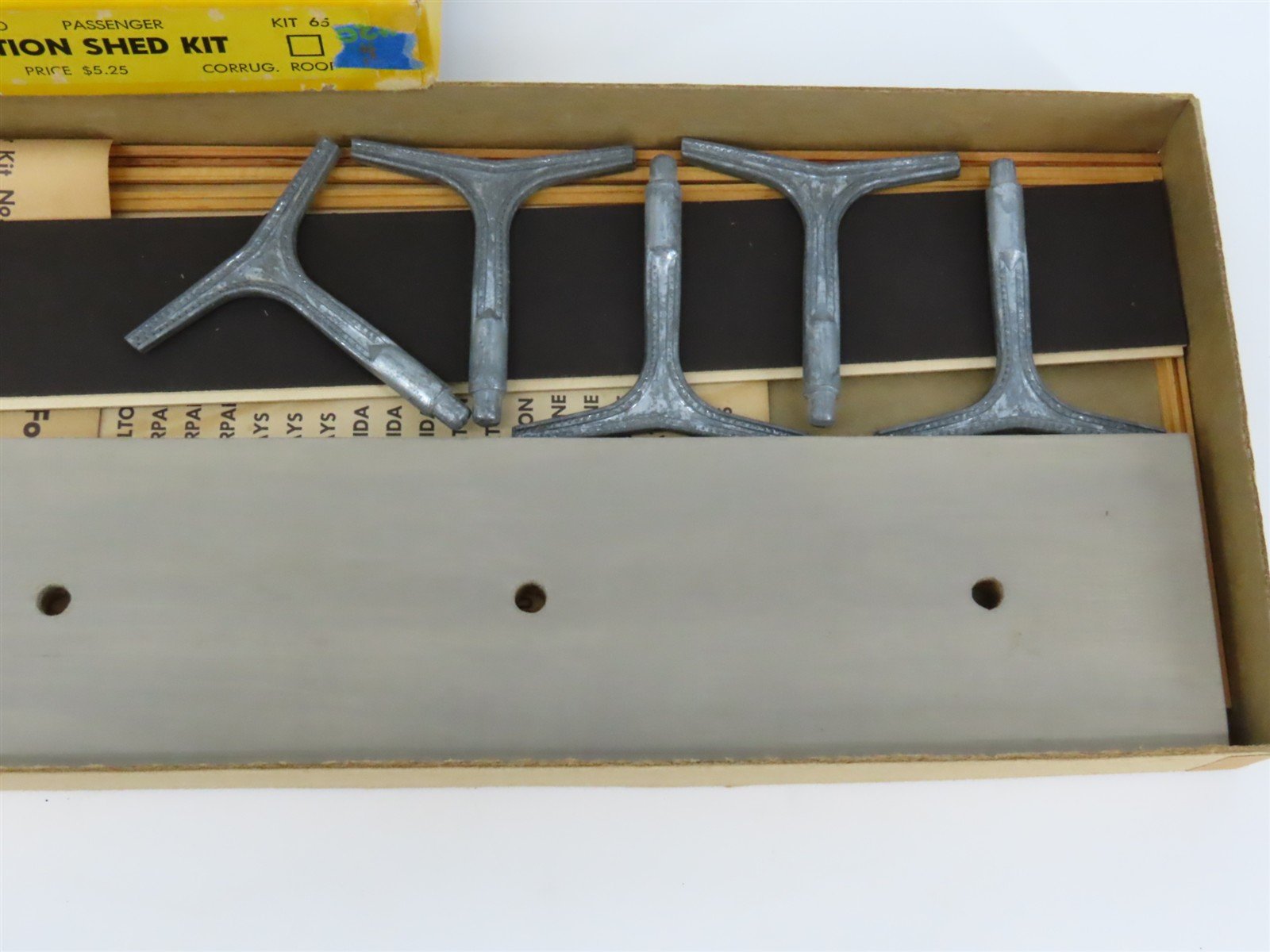 HO 1/87 Scale E. Suydam Kit 64 Station Shed w/ Black Roof