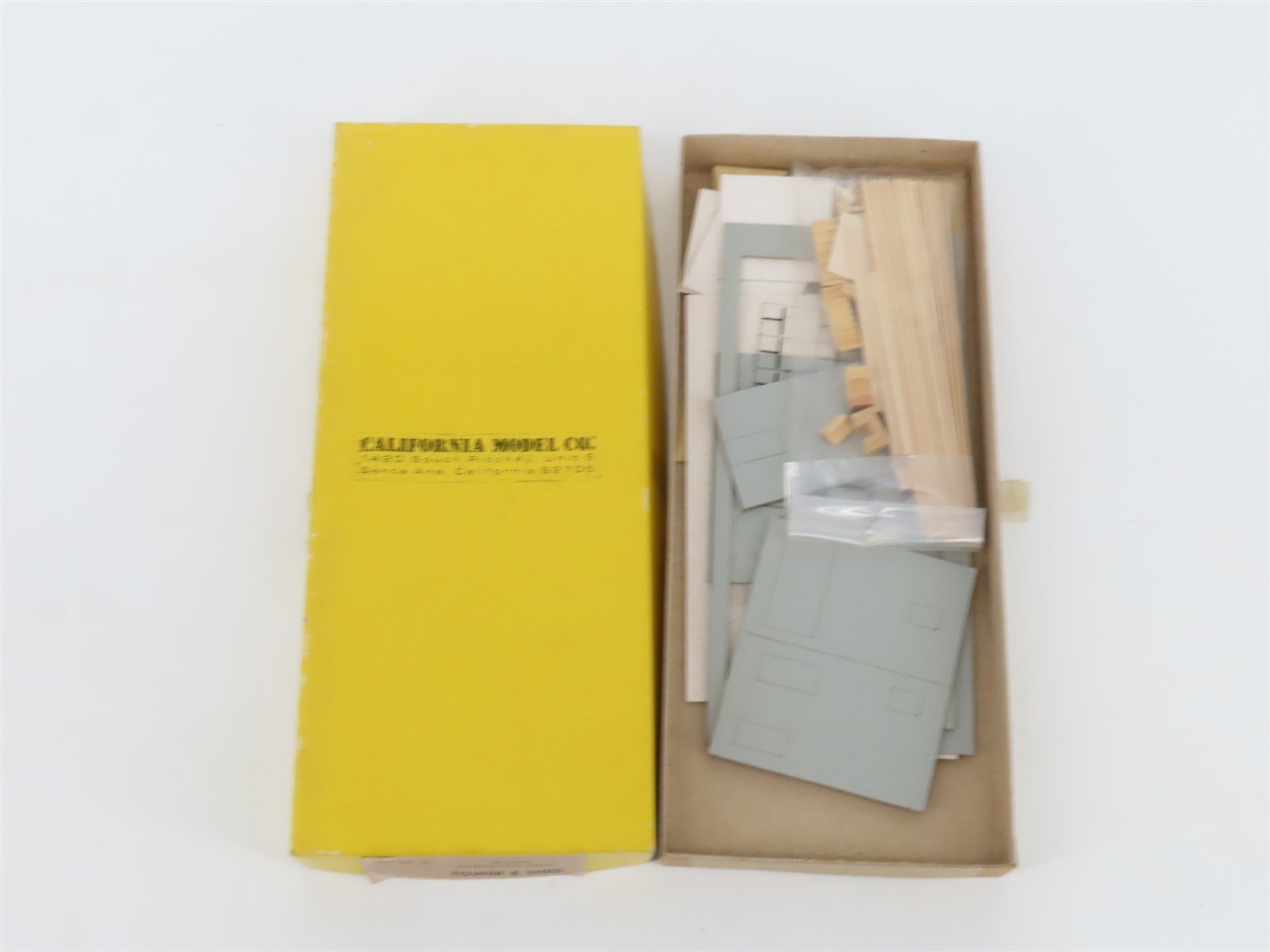 HO 1/87 Scale California Model Co. Kit 61 Interlocking Signal Tower & Shed