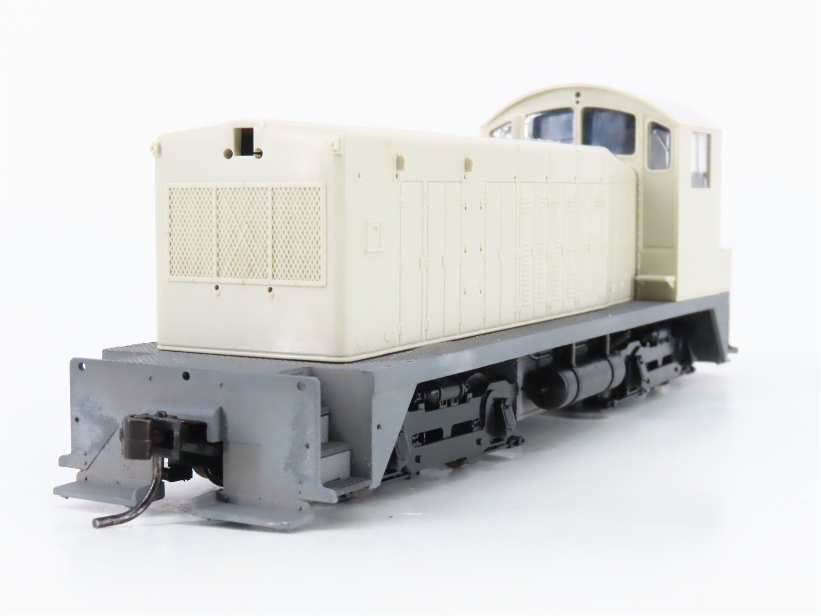 HO Scale Broadway Limited BLI 2634 Undecorated NW2 Diesel Loco wParagon 2