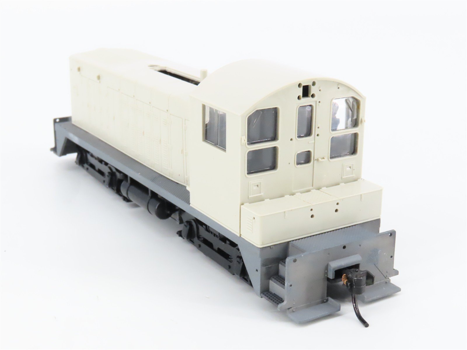 HO Scale Broadway Limited BLI 2634 Undecorated NW2 Diesel Loco wParagon 2