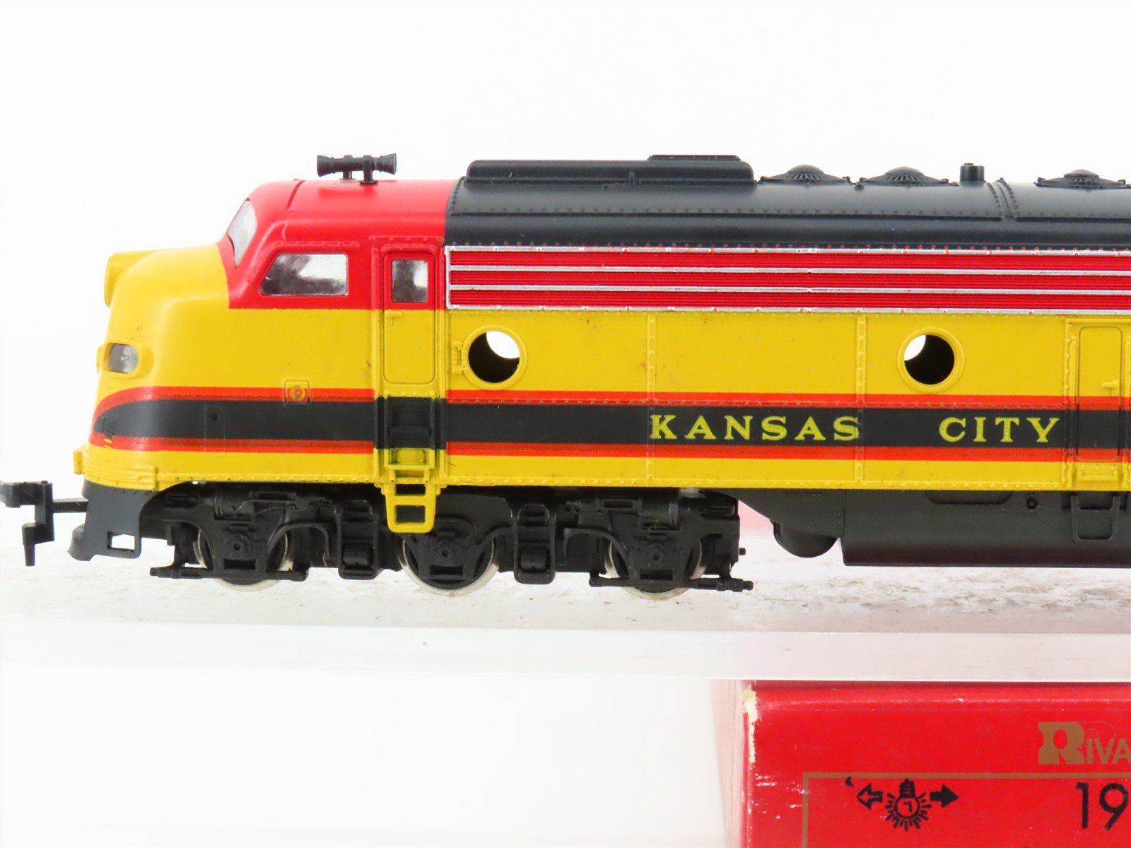HO Scale Rivarossi 1936 KCS Kansas City Southern E8A Diesel Locomotive