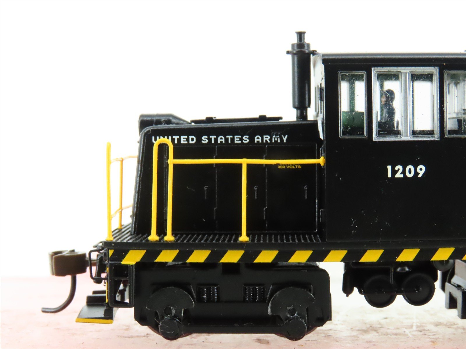 HO Scale Bachmann 85206 US Army GE 45-Ton Switcher Diesel Locomotive #1209 wDCC
