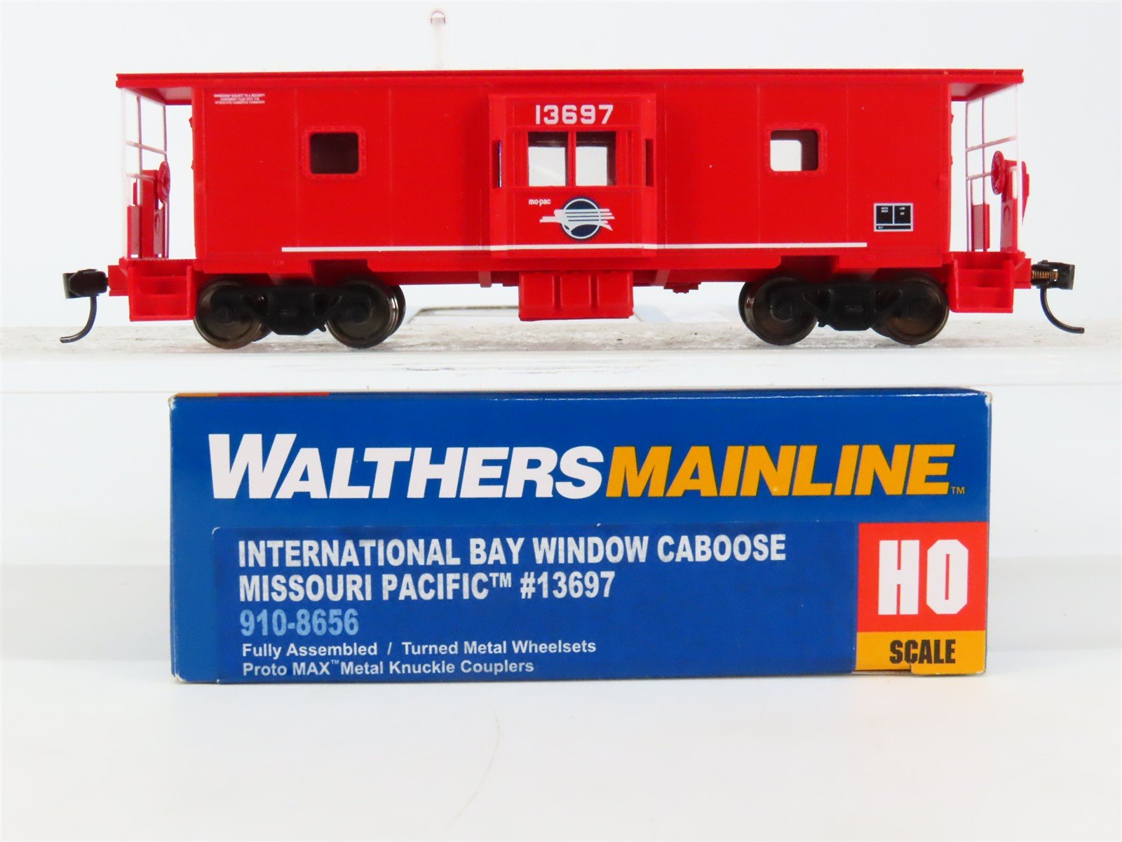 HO Walthers Mainline 910-8656 MP Missouri Pacific Bay Window Caboose #13697