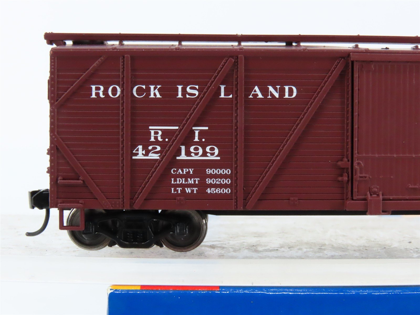 HO Scale Walthers Mainline 910-2504 RI Rock Island 40' Sheathed Boxcar #42199