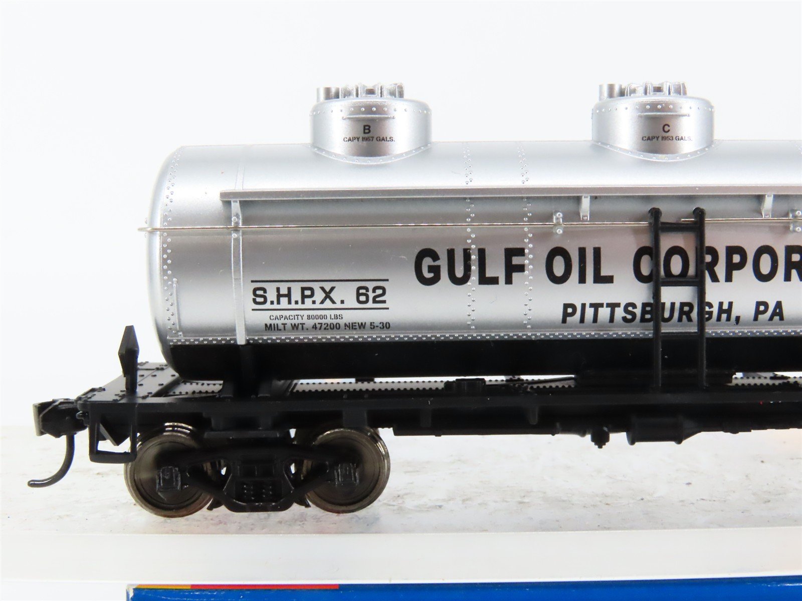 HO Scale Walthers Mainline 910-1114 SHPX Gulf Oil 36' 3-Dome Tankcar #62