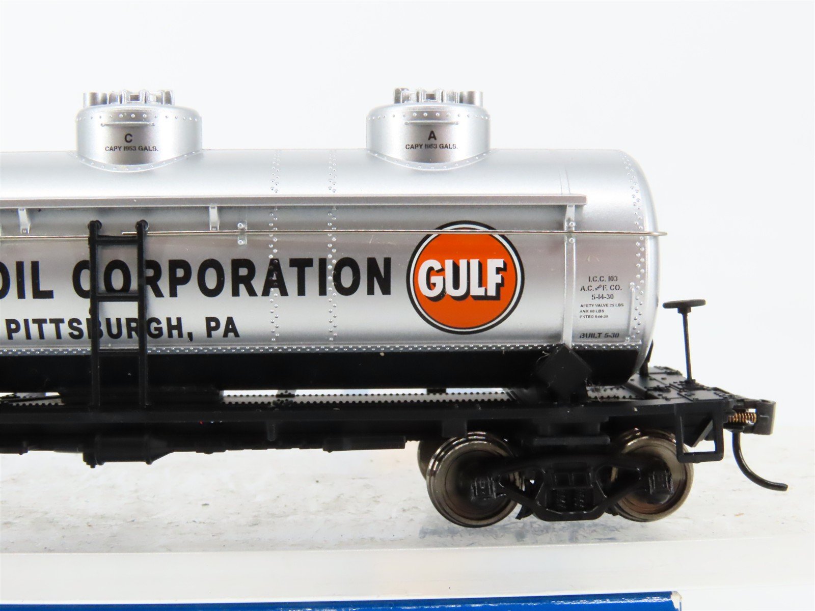 HO Scale Walthers Mainline 910-1114 SHPX Gulf Oil 36' 3-Dome Tankcar #62