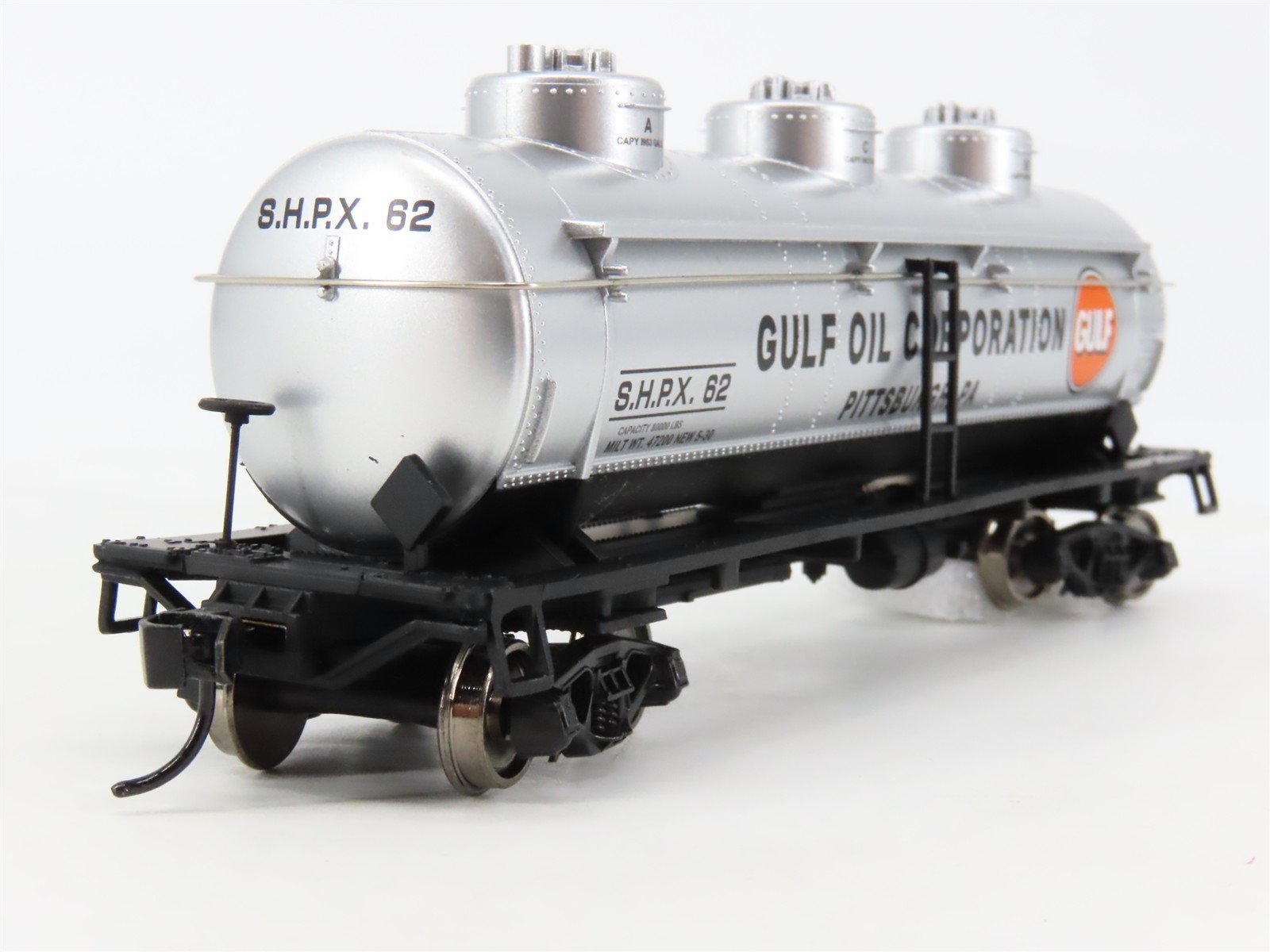 HO Scale Walthers Mainline 910-1114 SHPX Gulf Oil 36' 3-Dome Tankcar #62