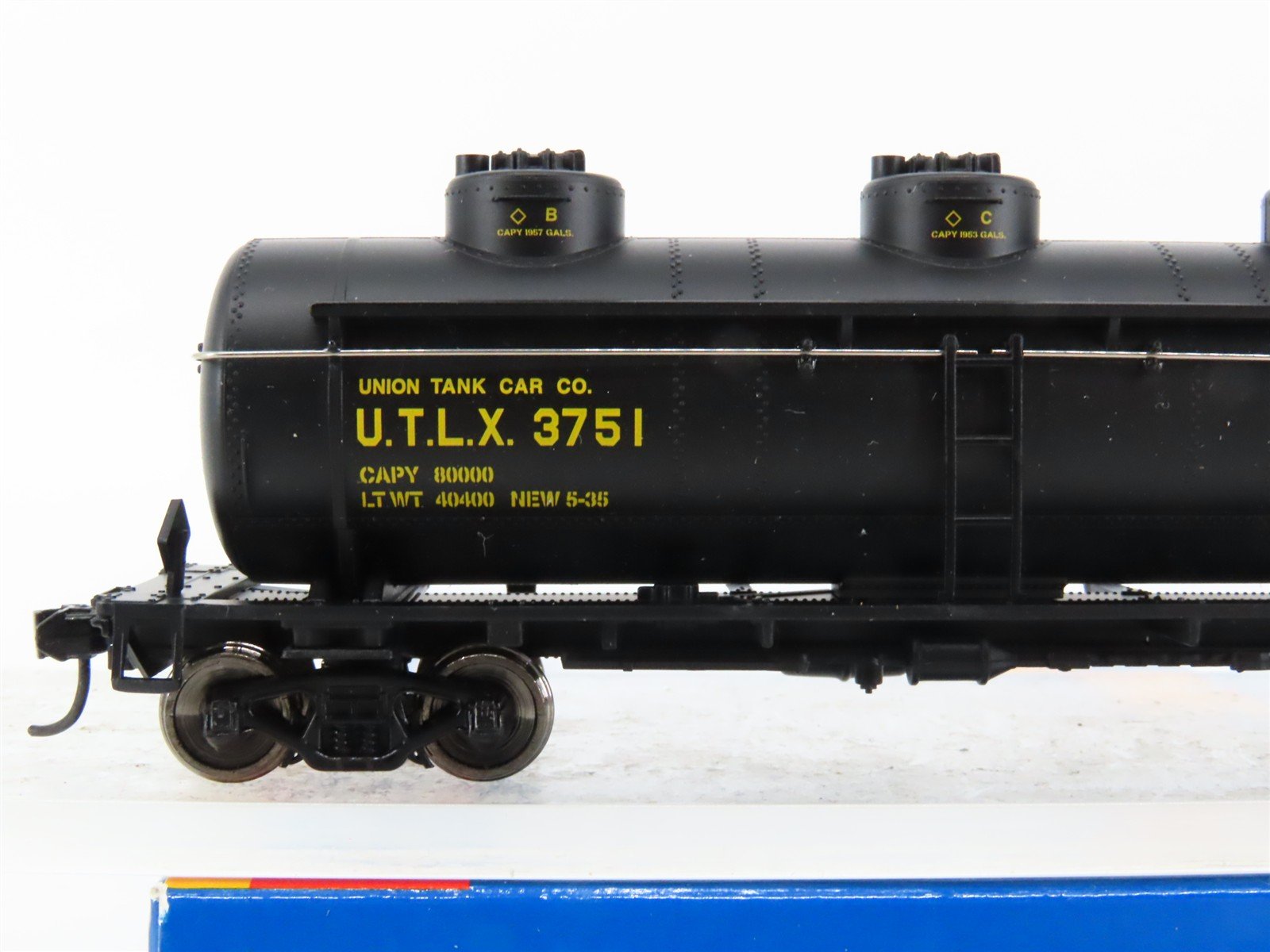 HO Scale Walthers Mainline 910-1111 UTLX Union Tank 36' 3-Dome Tankcar #3751