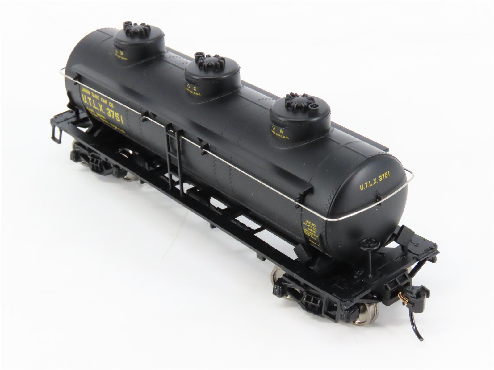 HO Scale Walthers Mainline 910-1111 UTLX Union Tank 36' 3-Dome Tankcar #3751