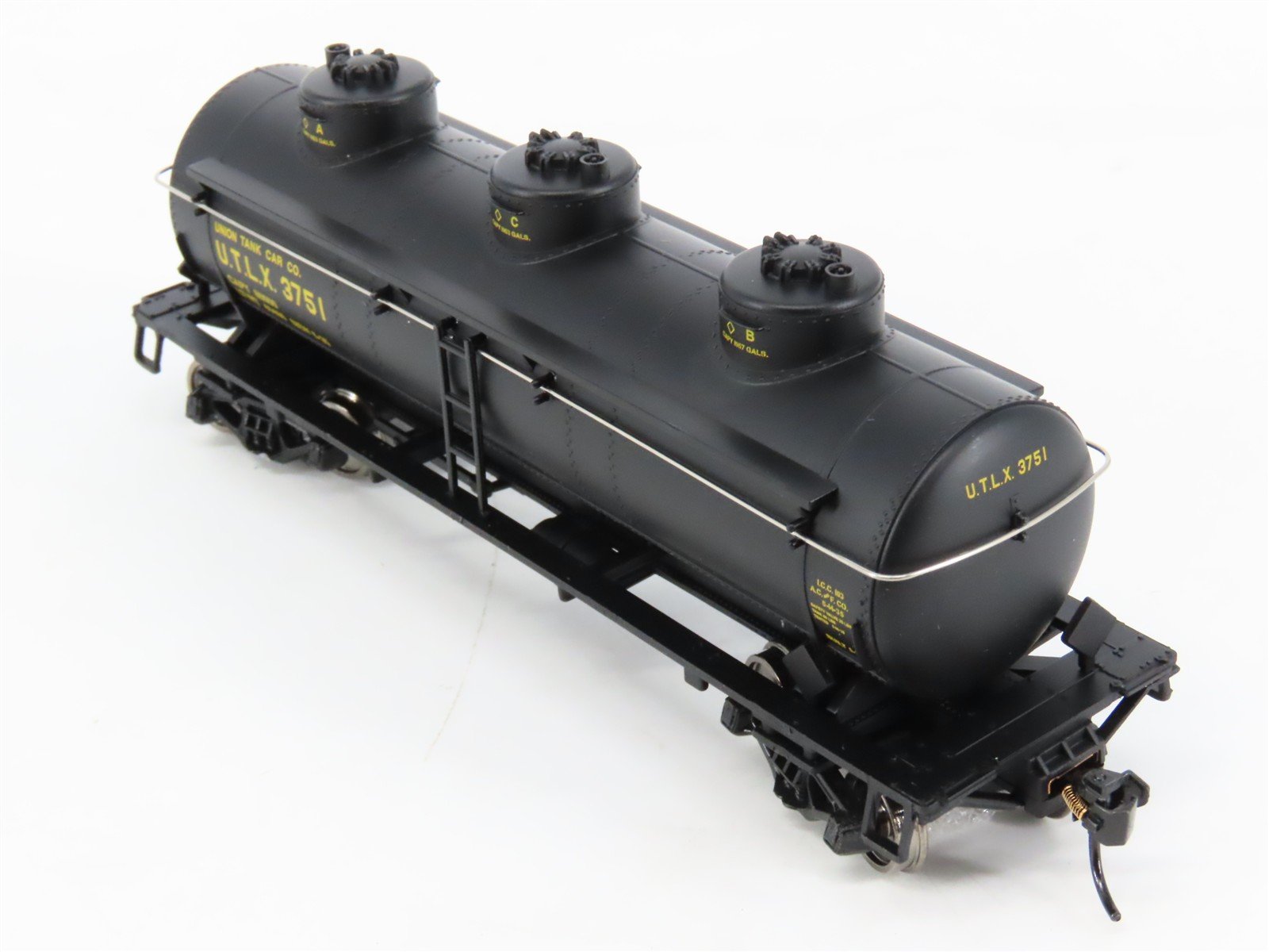HO Scale Walthers Mainline 910-1111 UTLX Union Tank 36' 3-Dome Tankcar #3751