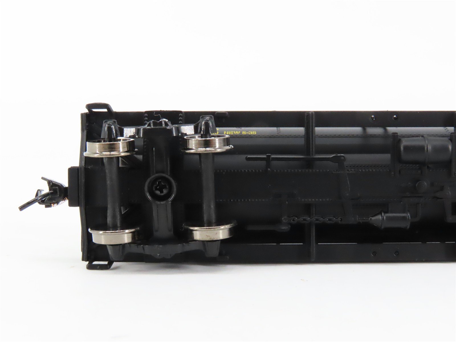 HO Scale Walthers Mainline 910-1111 UTLX Union Tank 36' 3-Dome Tankcar #3751
