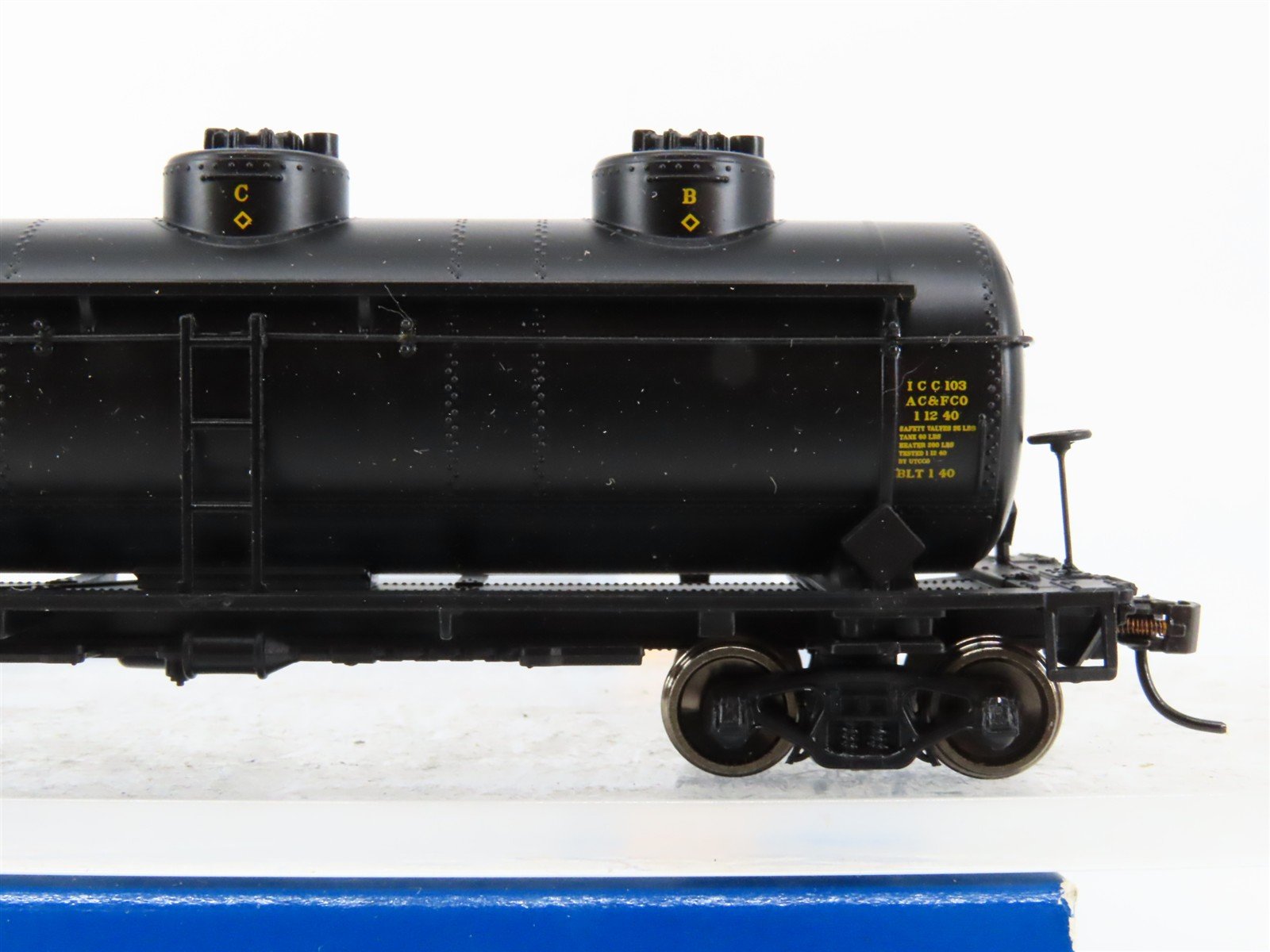 HO Scale Walthers Mainline 910-1111 UTLX Union Tank 36' 3-Dome Tankcar #3751