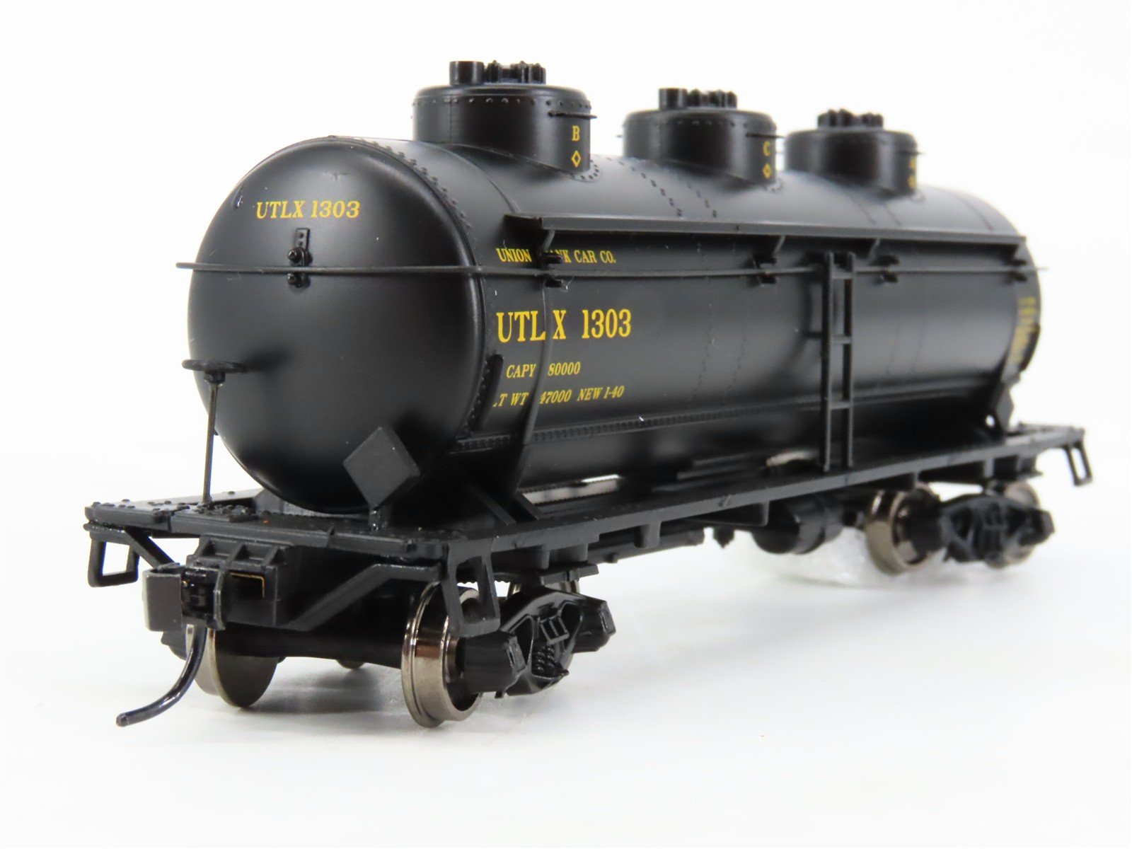 HO Scale Walthers Mainline 910-1111 UTLX Union Tank 36' 3-Dome Tankcar #3751