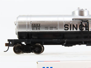 HO Scale Walthers Trainline 931-1611 SDRX Sinclair Single Dome Tank Car #8194