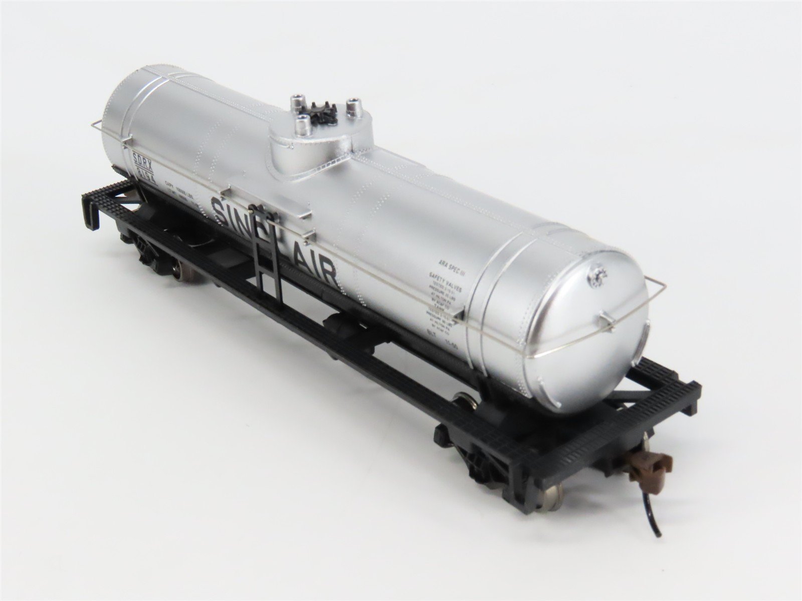 HO Scale Walthers Trainline 931-1611 SDRX Sinclair Single Dome Tank Car #8194