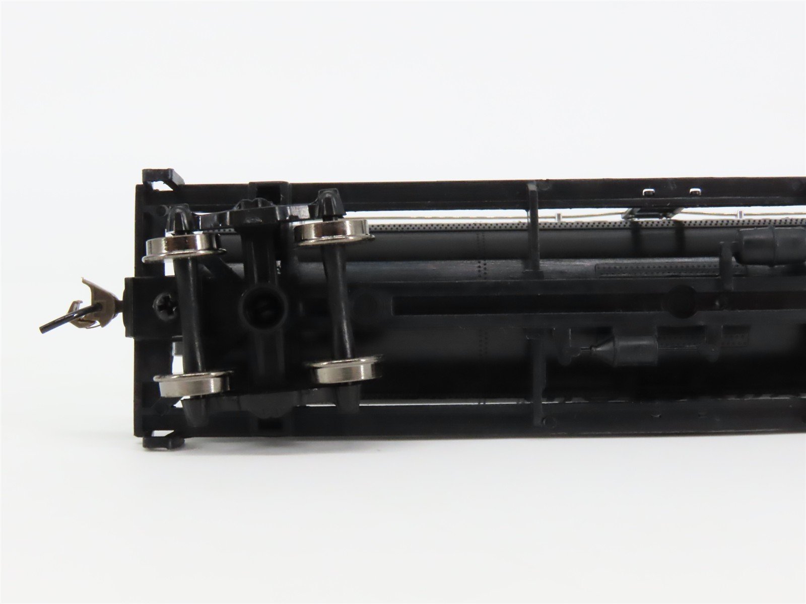 HO Scale Walthers Trainline 931-1611 SDRX Sinclair Single Dome Tank Car #8194