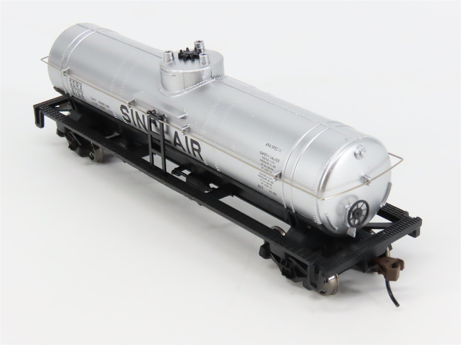HO Scale Walthers Trainline 931-1611 SDRX Sinclair Single Dome Tank Car #8194