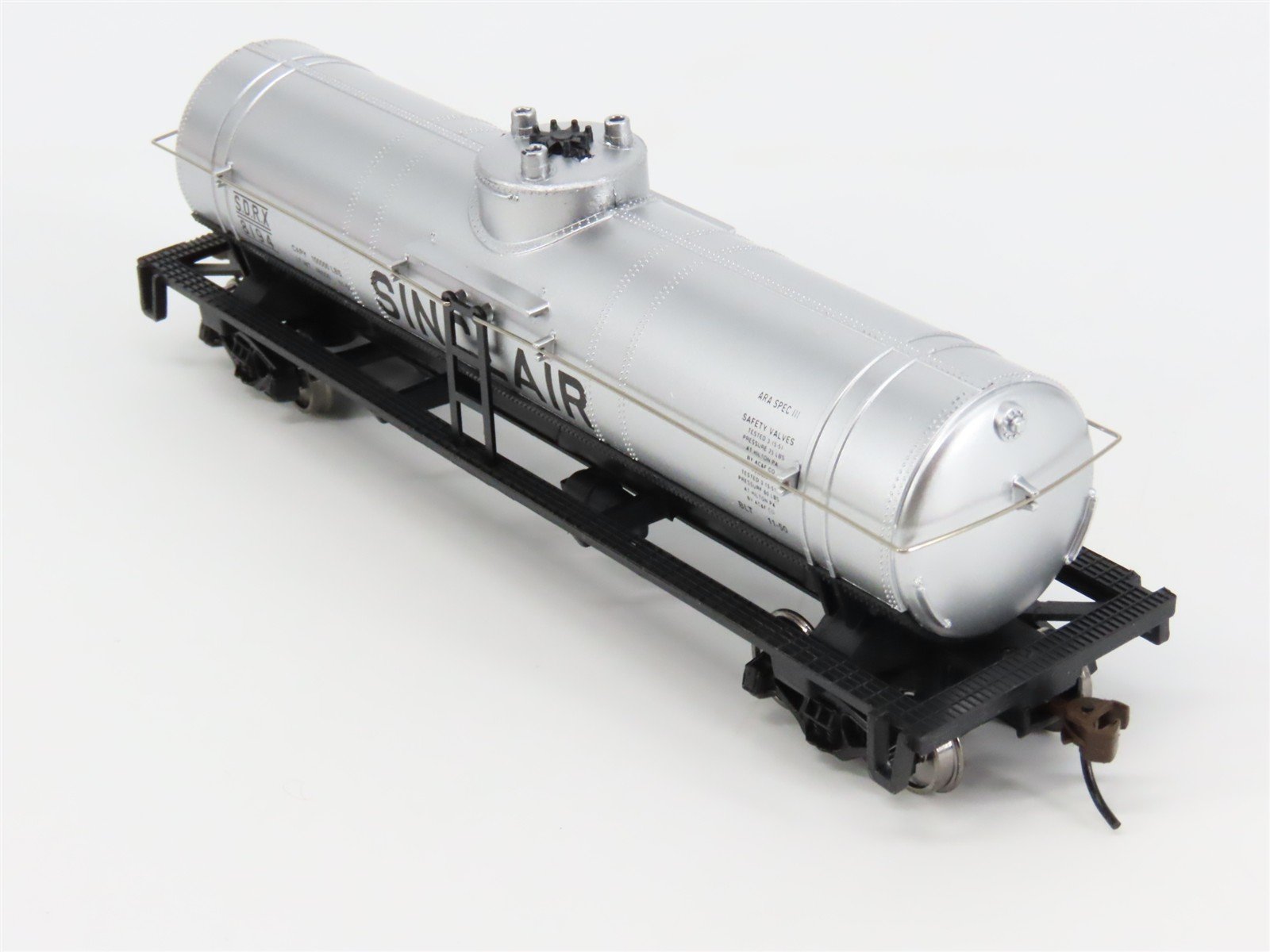 HO Scale Walthers Trainline 931-1611 SDRX Sinclair Single Dome Tank Car #8194