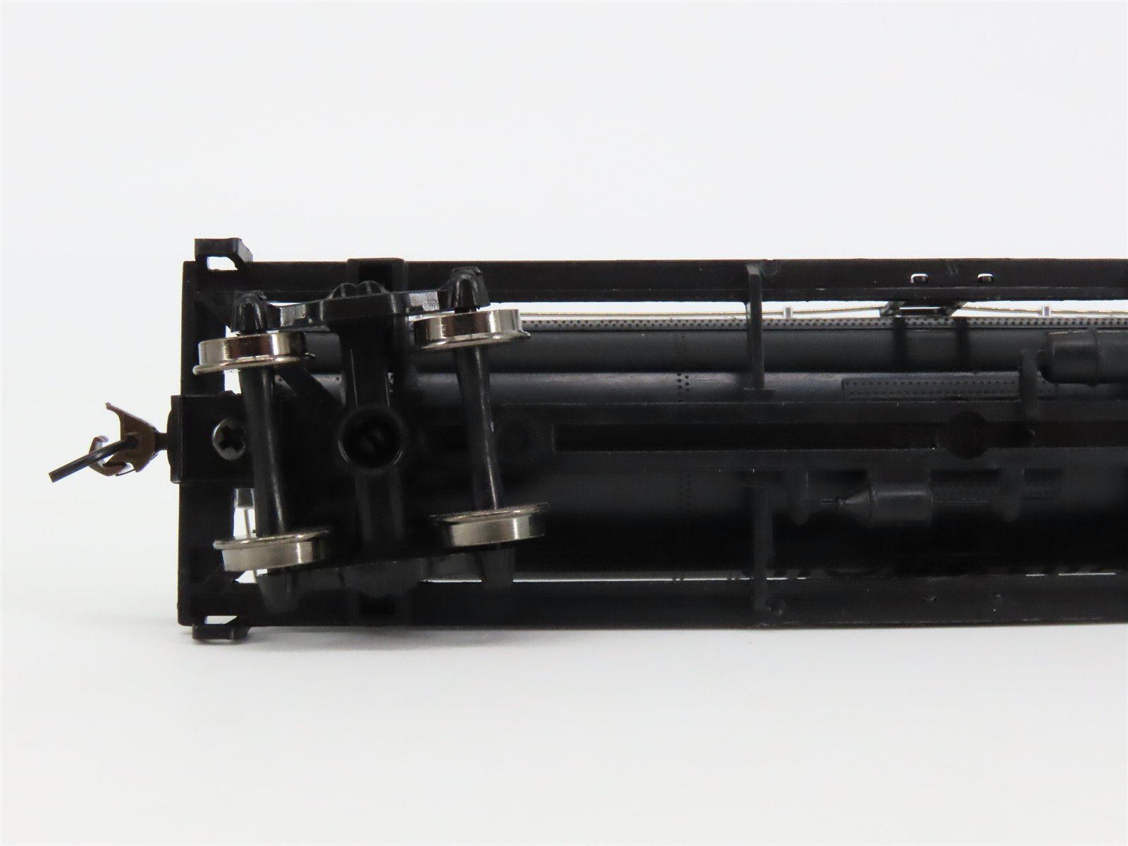 HO Scale Walthers Trainline 931-1611 SDRX Sinclair Single Dome Tank Car #8194