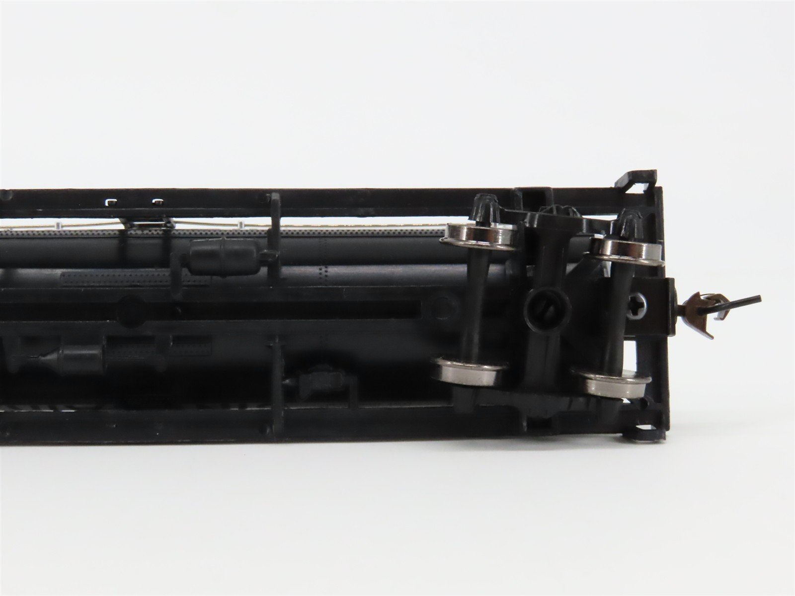 HO Scale Walthers Trainline 931-1611 SDRX Sinclair Single Dome Tank Car #8194