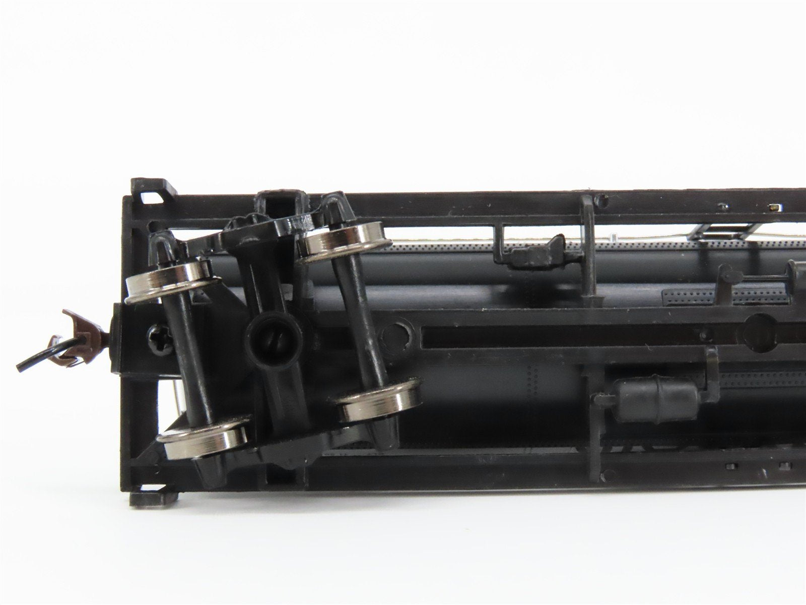 HO Scale Walthers Trainline 931-1611 SDRX Sinclair Single Dome Tank Car #8194