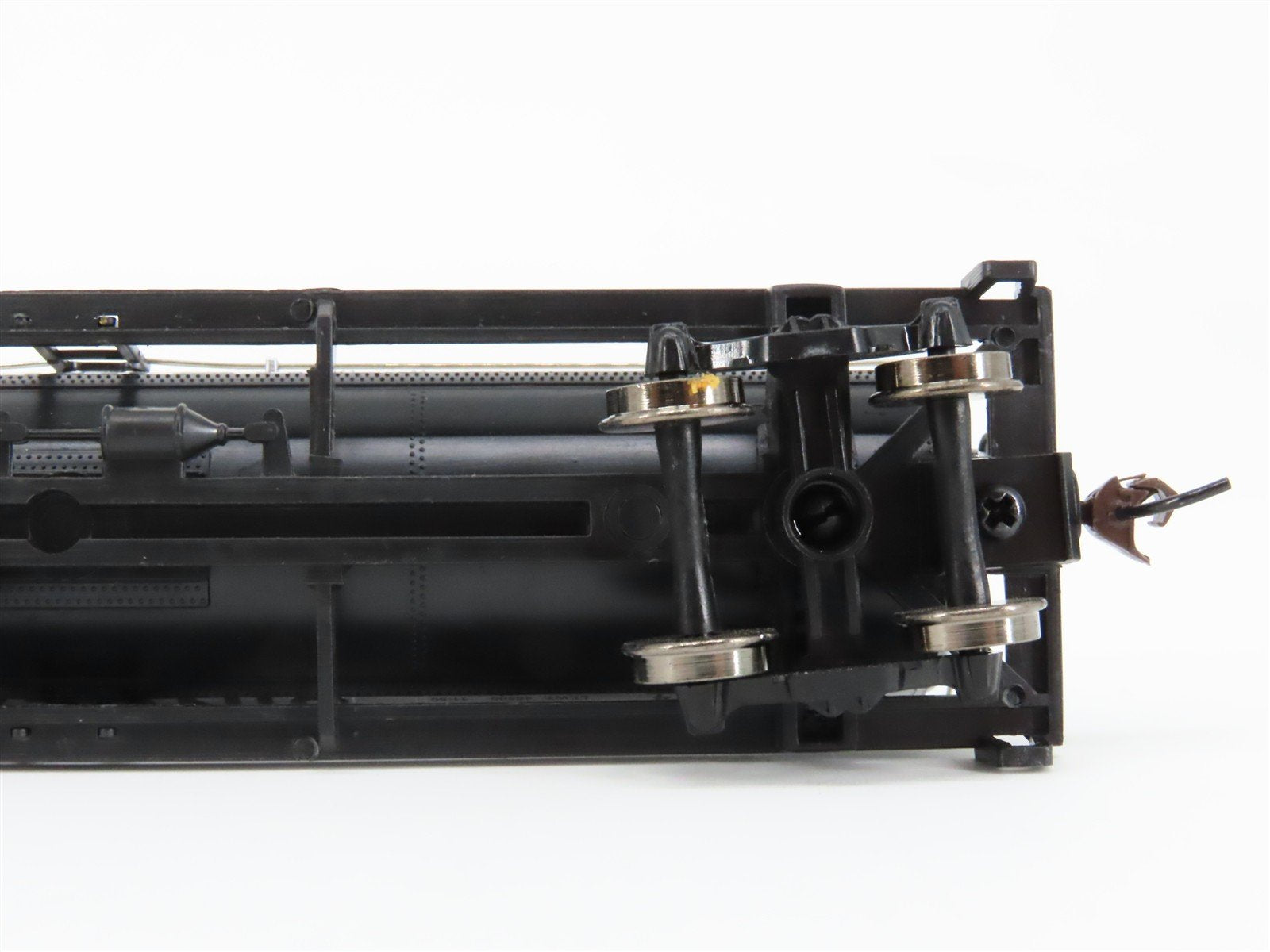 HO Scale Walthers Trainline 931-1611 SDRX Sinclair Single Dome Tank Car #8194