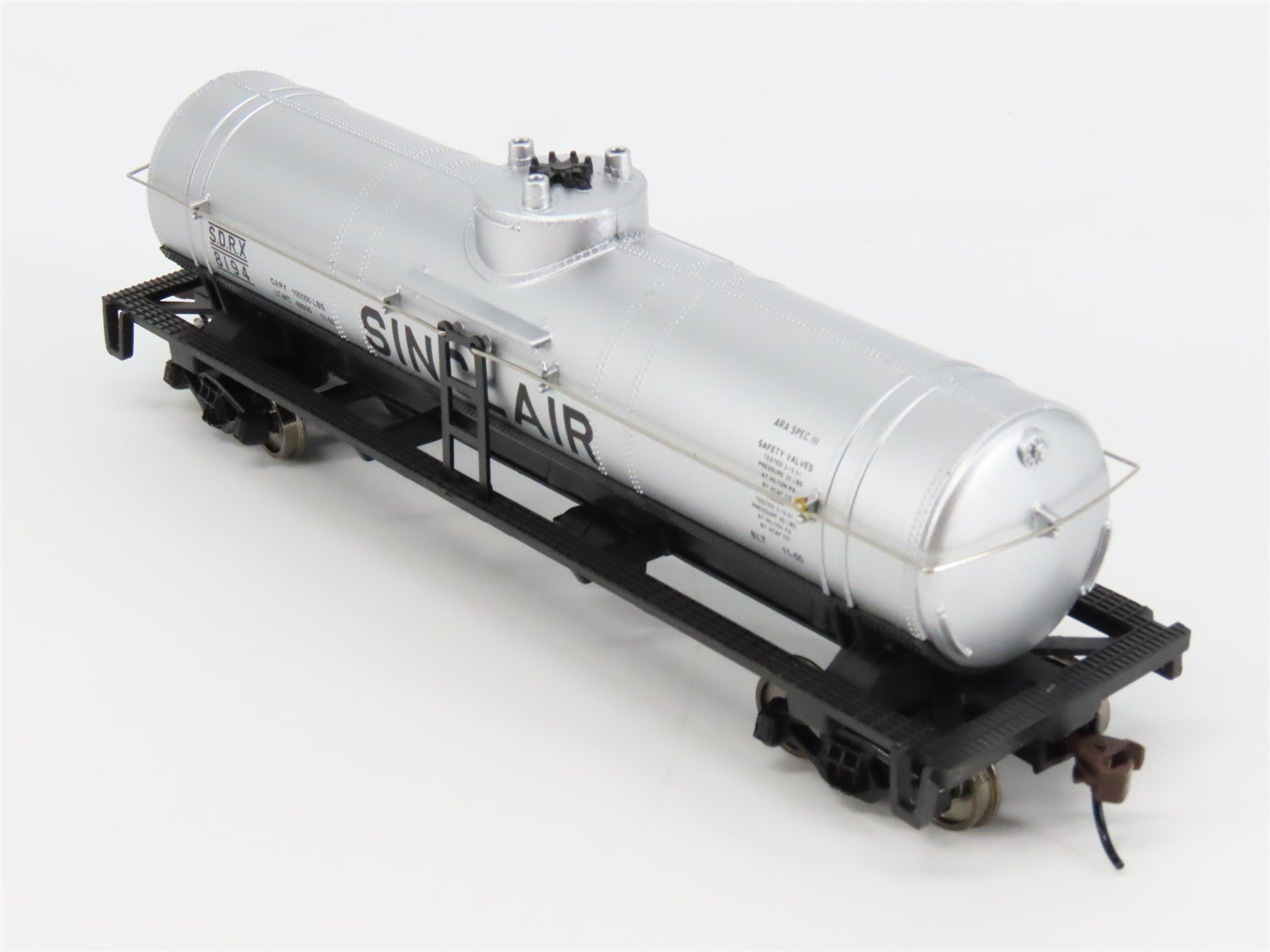 HO Scale Walthers Trainline 931-1611 SDRX Sinclair Single Dome Tank Car #8194