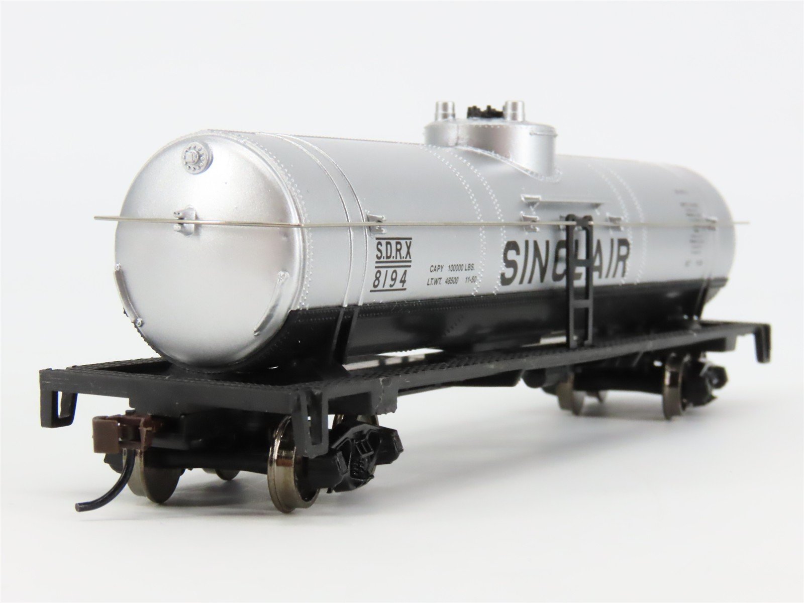 HO Scale Walthers Trainline 931-1611 SDRX Sinclair Single Dome Tank Car #8194