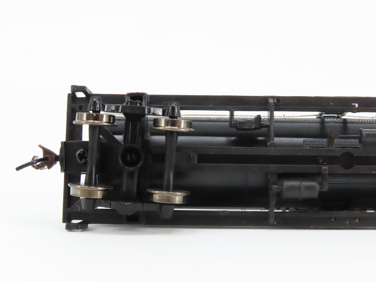 HO Scale Walthers Trainline 931-1611 SDRX Sinclair Single Dome Tank Car #8194