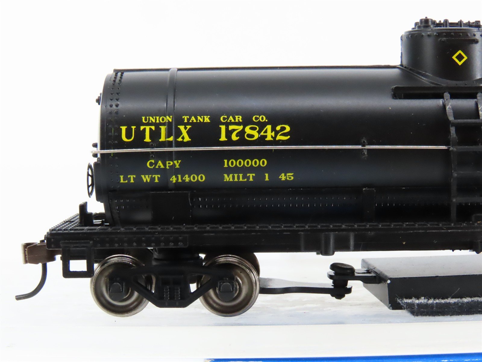 HO Scale Bachmann 16302 UTLX Union Track Cleaning Single Dome Tank Car #17842