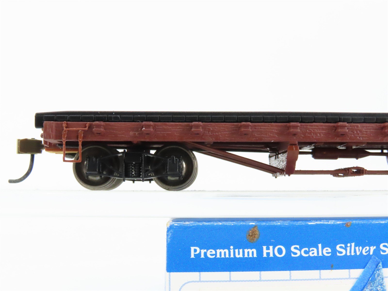 HO Scale Bachmann 18332 Unlettered Flat Car w/ Log Load