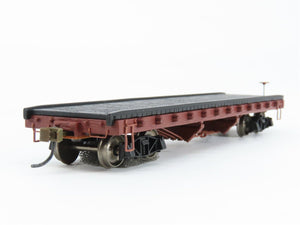 HO Scale Bachmann 18332 Unlettered Flat Car w/ Log Load