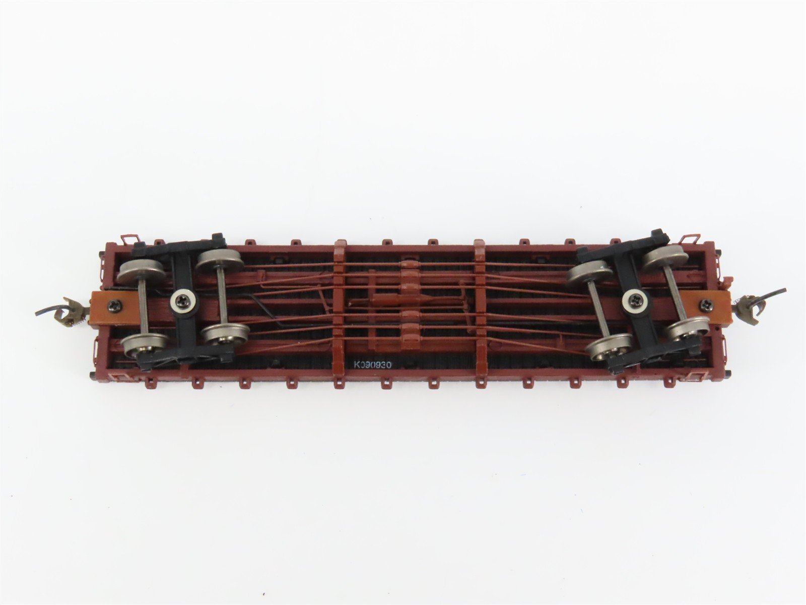HO Scale Bachmann 18332 Unlettered Flat Car w/ Log Load