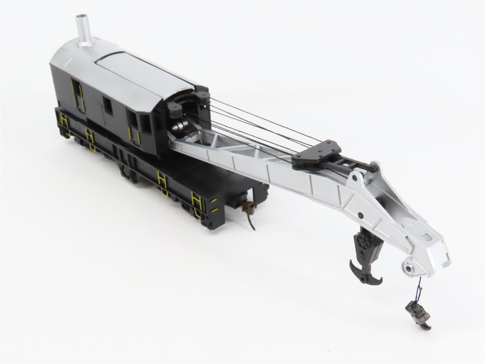 HO Scale Bachmann Silver Series 16149 Unlettered 250-Ton Crane Car & Boom Tender