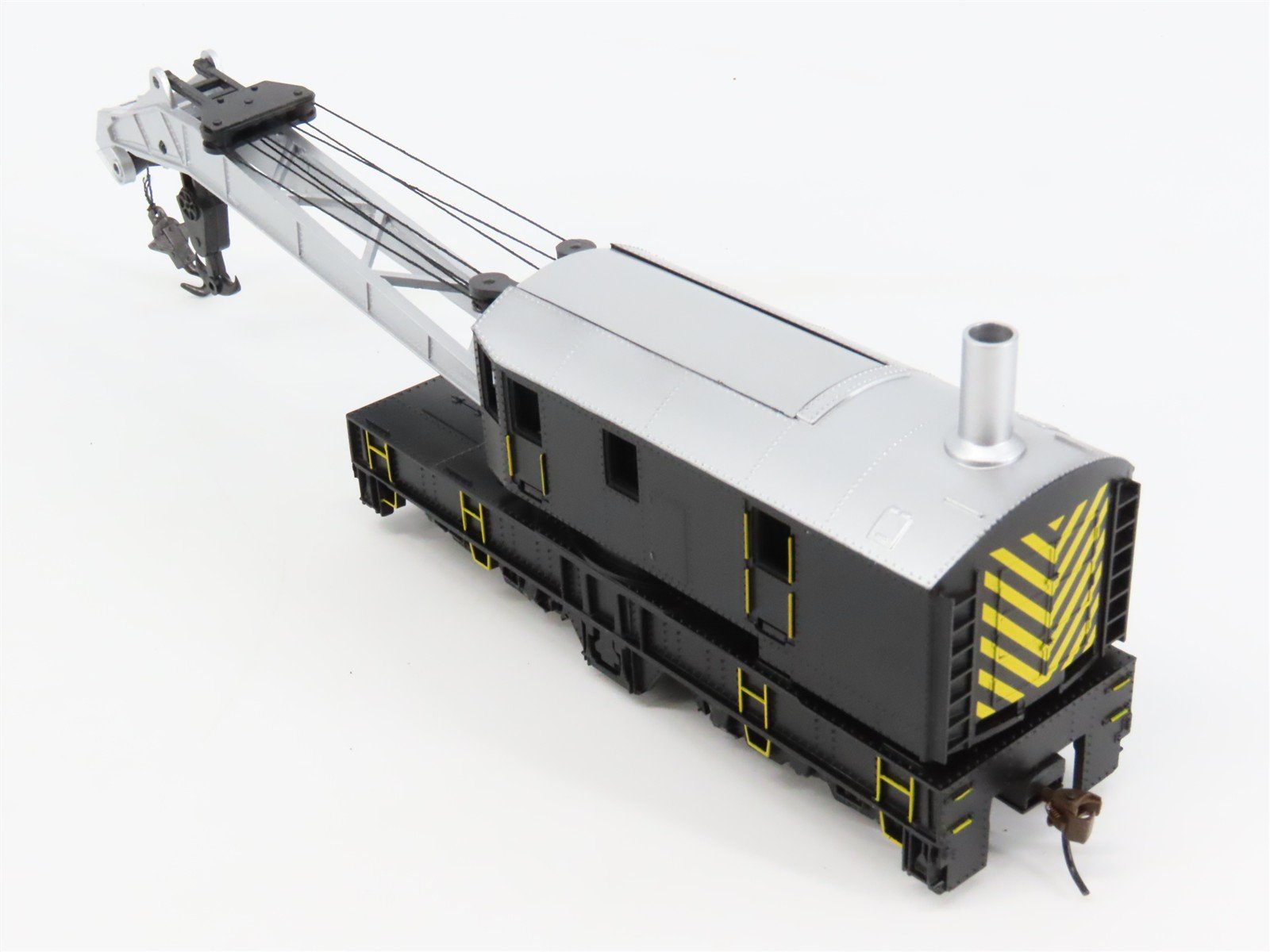 HO Scale Bachmann Silver Series 16149 Unlettered 250-Ton Crane Car & Boom Tender