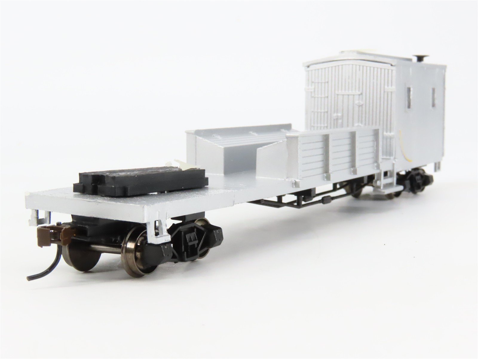 HO Scale Bachmann Silver Series 16149 Unlettered 250-Ton Crane Car & Boom Tender