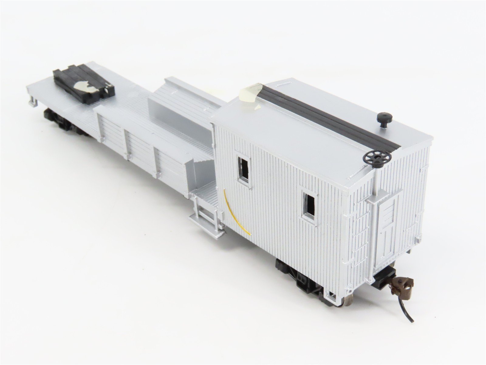 HO Scale Bachmann Silver Series 16149 Unlettered 250-Ton Crane Car & Boom Tender