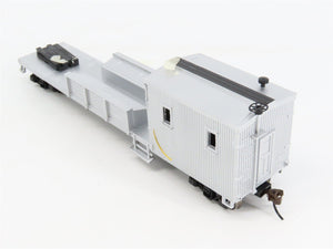 HO Scale Bachmann Silver Series 16149 Unlettered 250-Ton Crane Car & Boom Tender