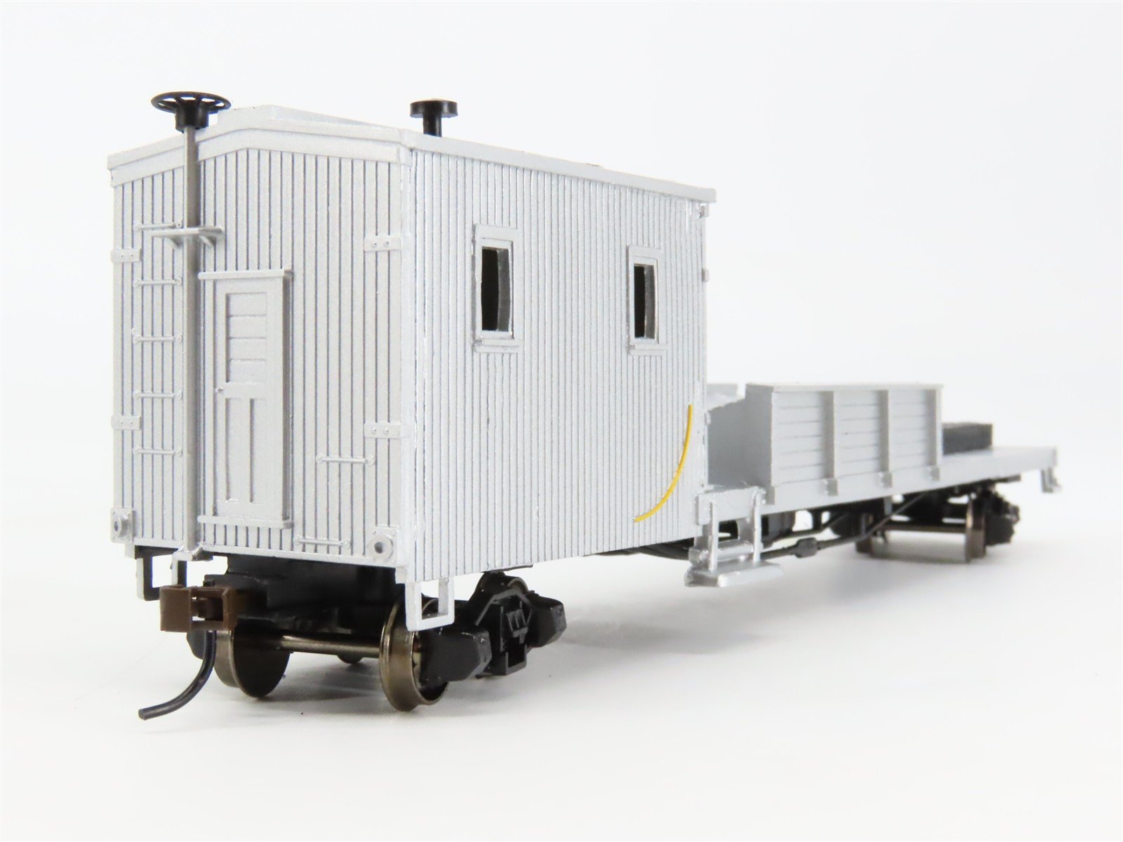 HO Scale Bachmann Silver Series 16149 Unlettered 250-Ton Crane Car & Boom Tender