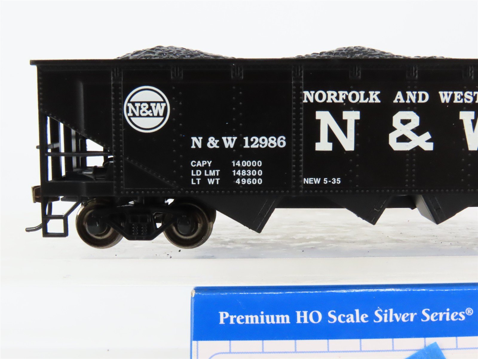 HO Scale Bachmann 17607 N&W Norfolk & Western Railroad 40' 4-Bay Hopper #12986