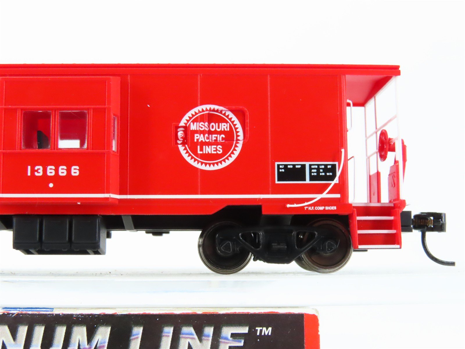 HO Scale Walthers Platinum Line 932-40470 MP Missouri Pacific Caboose #13666