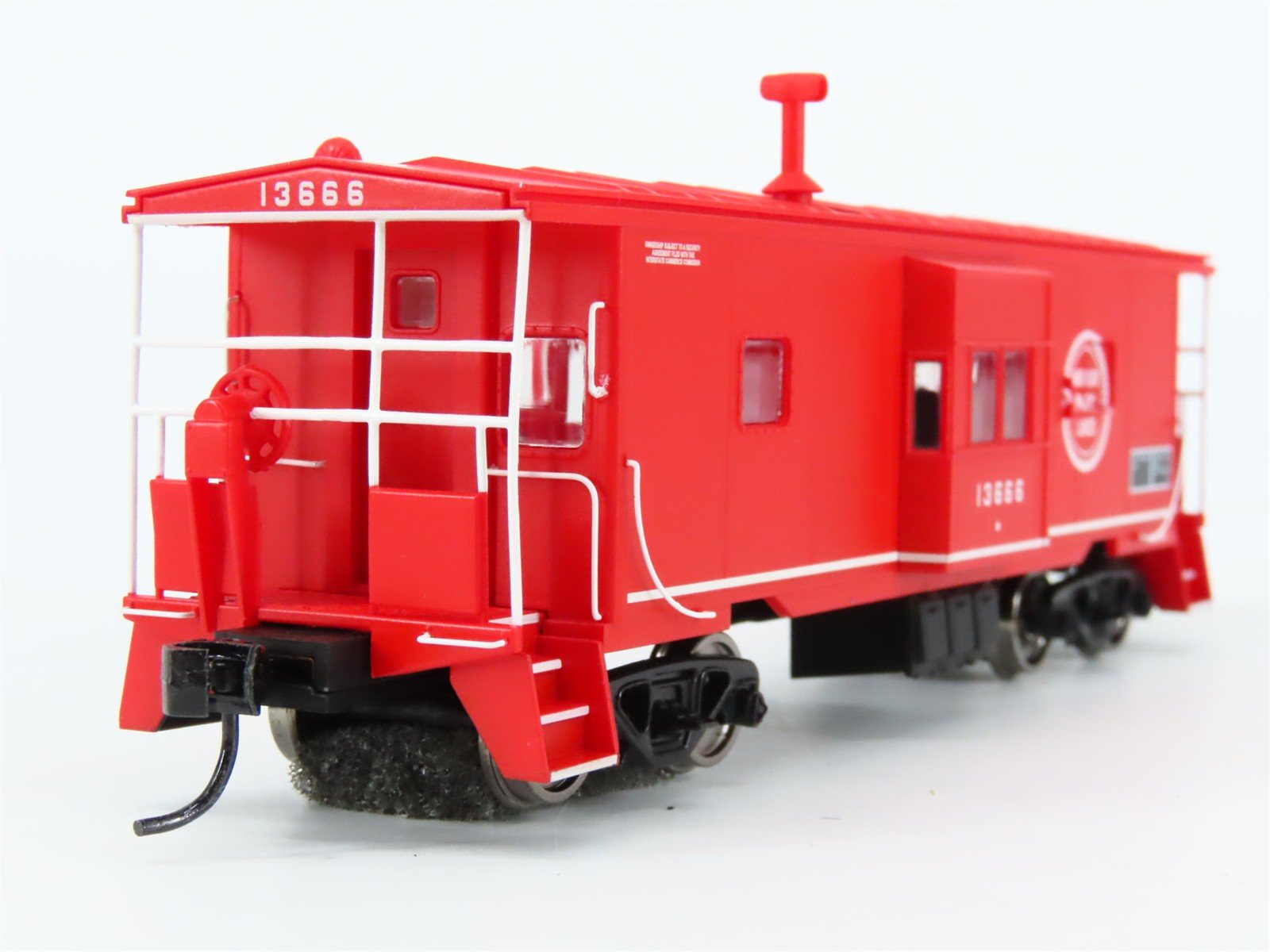HO Scale Walthers Platinum Line 932-40470 MP Missouri Pacific Caboose #13666