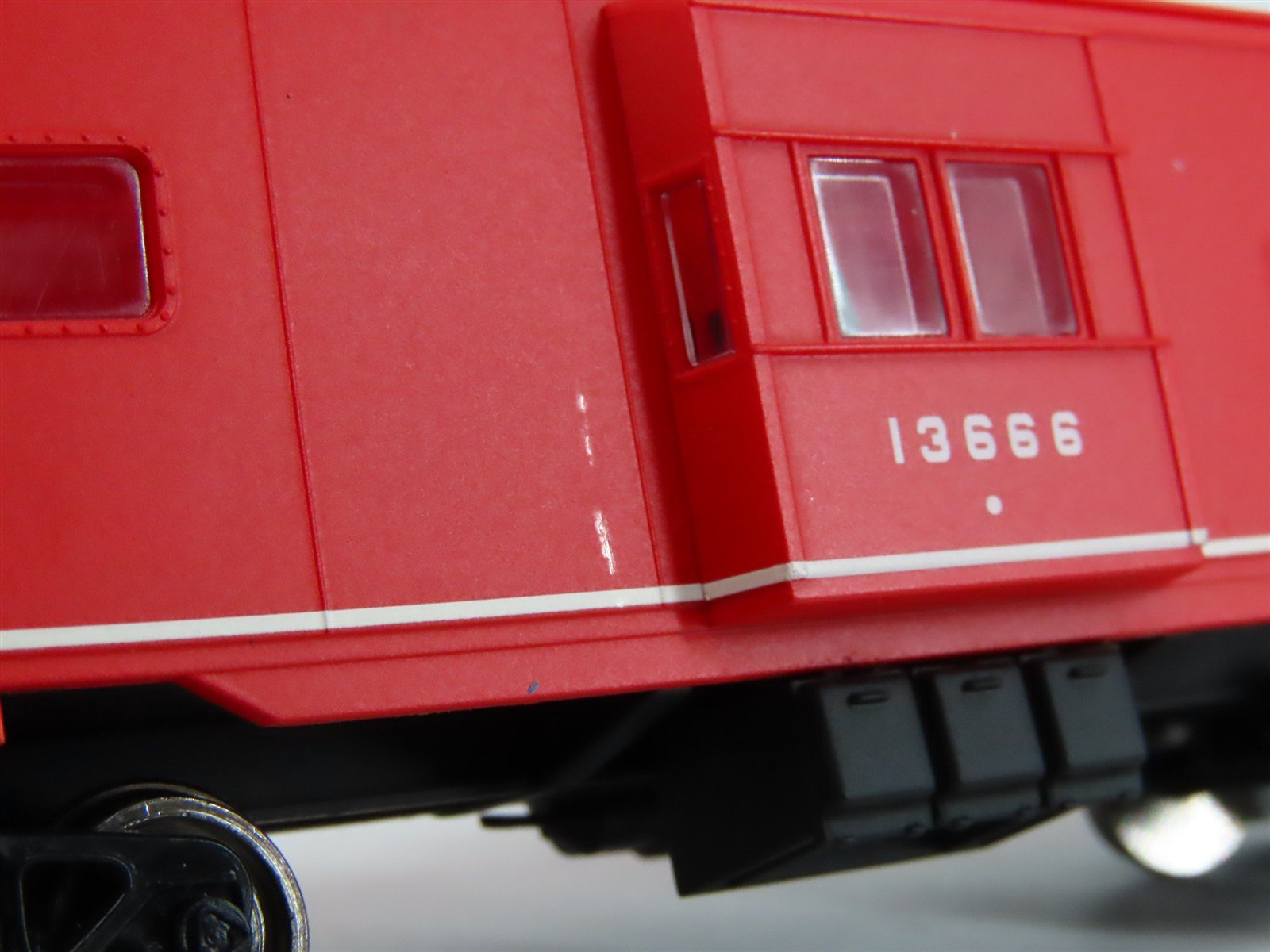 HO Scale Walthers Platinum Line 932-40470 MP Missouri Pacific Caboose #13666