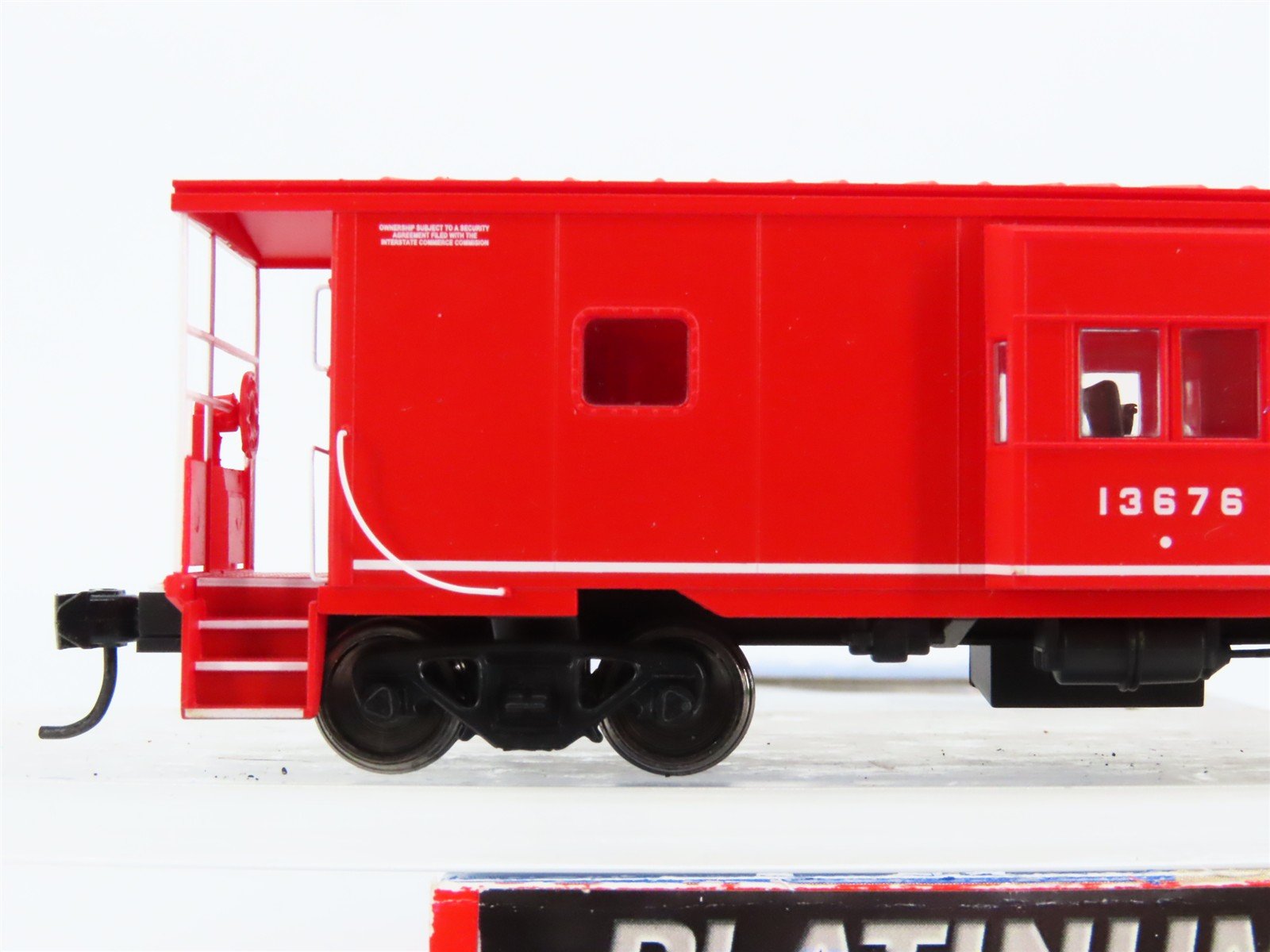 HO Scale Walthers Platinum Line 932-40469 MP Missouri Pacific Caboose #13676