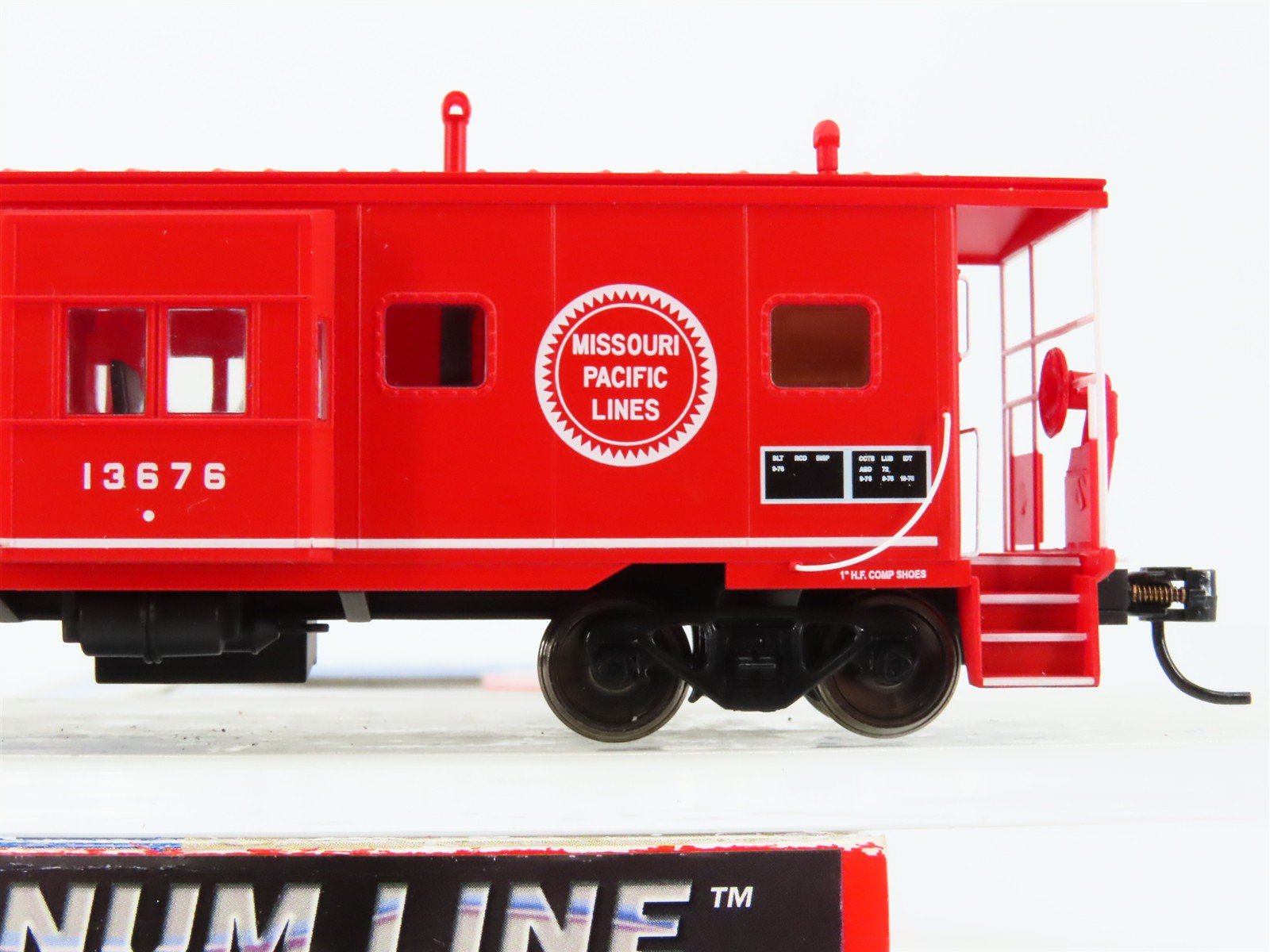 HO Scale Walthers Platinum Line 932-40469 MP Missouri Pacific Caboose #13676