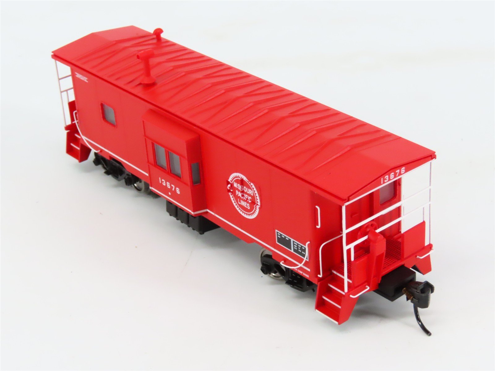 HO Scale Walthers Platinum Line 932-40469 MP Missouri Pacific Caboose #13676