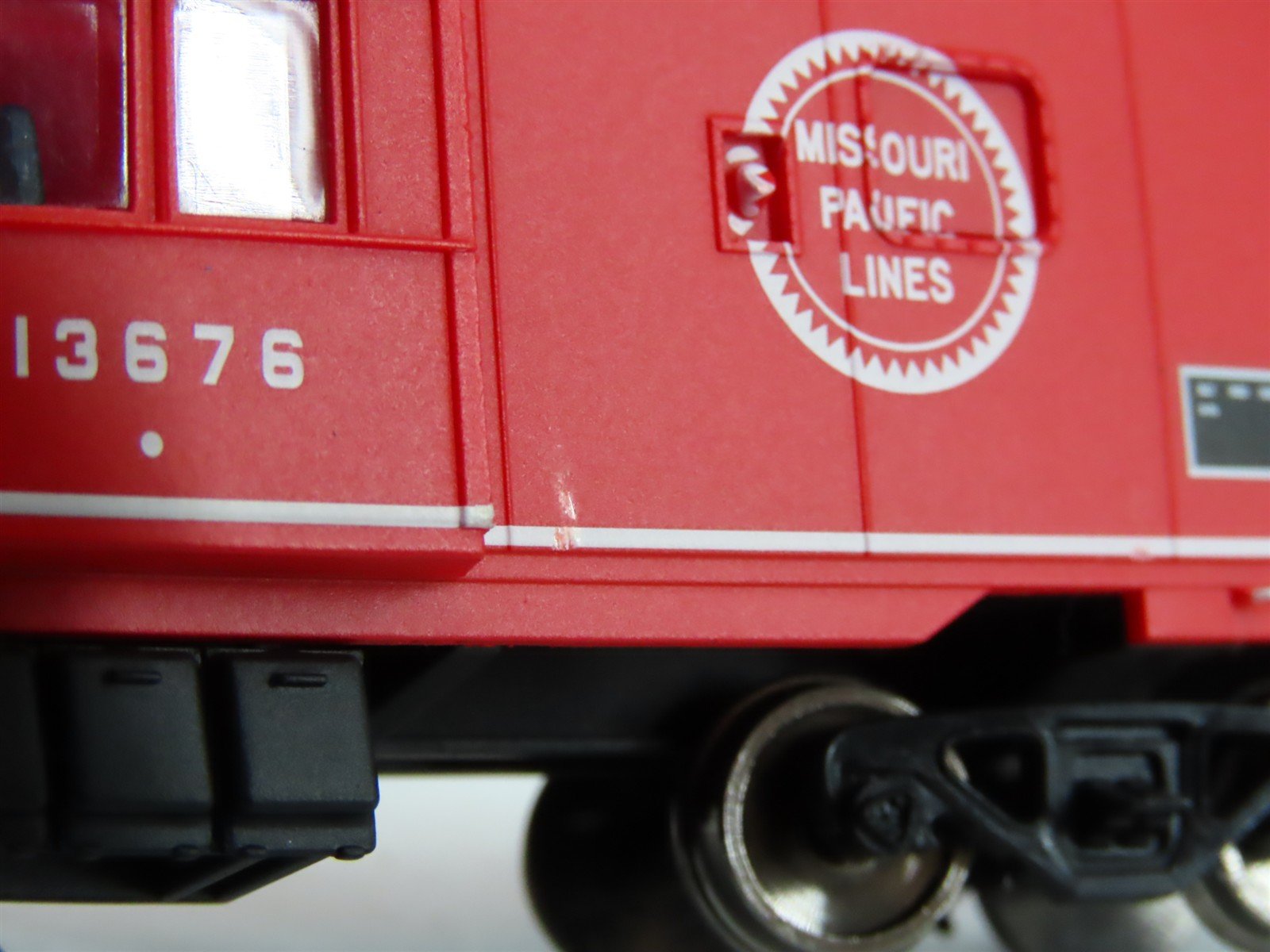 HO Scale Walthers Platinum Line 932-40469 MP Missouri Pacific Caboose #13676