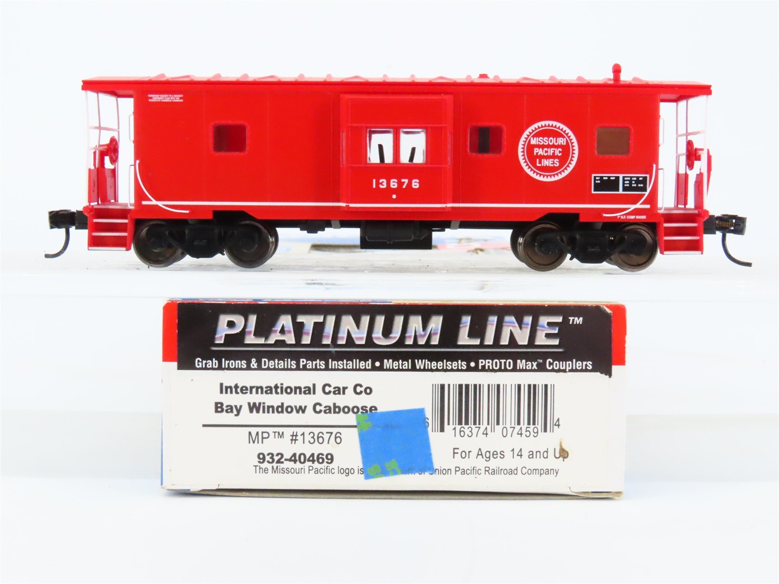 HO Scale Walthers Platinum Line 932-40469 MP Missouri Pacific Caboose #13676