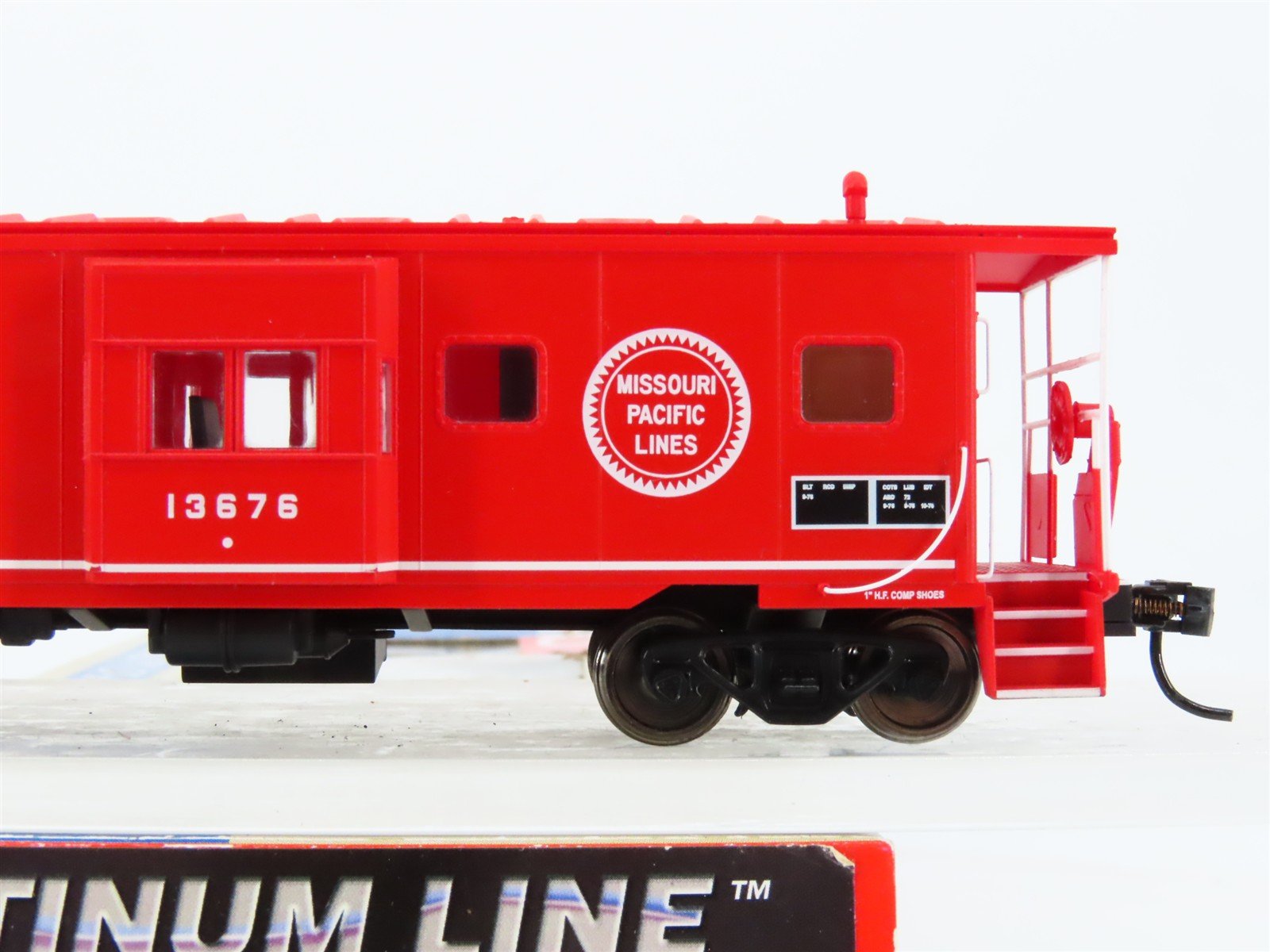 HO Scale Walthers Platinum Line 932-40469 MP Missouri Pacific Caboose #13676
